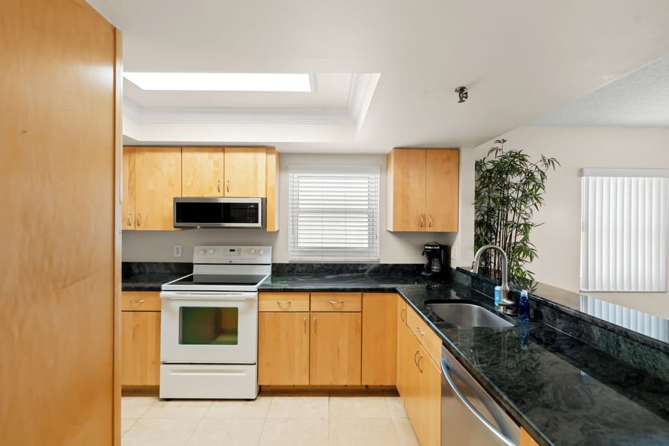 Windows in every room being a corner unit for amazing sun light and sunsets