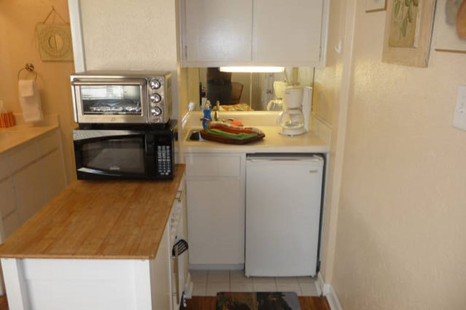 Complete Kitchenette 
