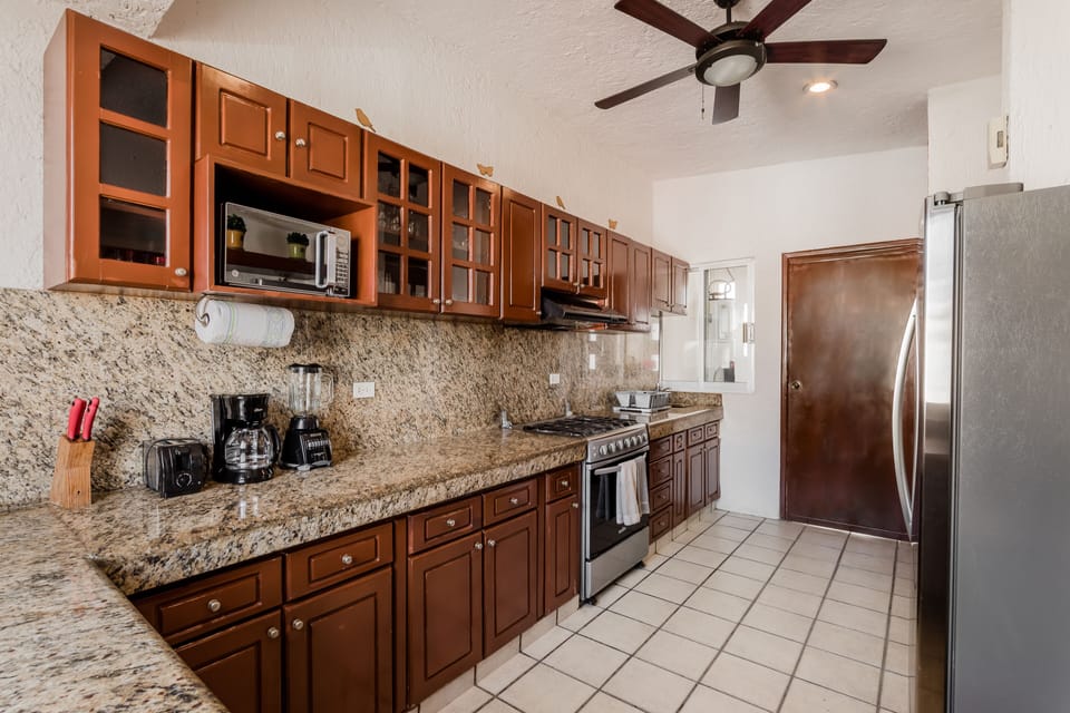 Full kitchen