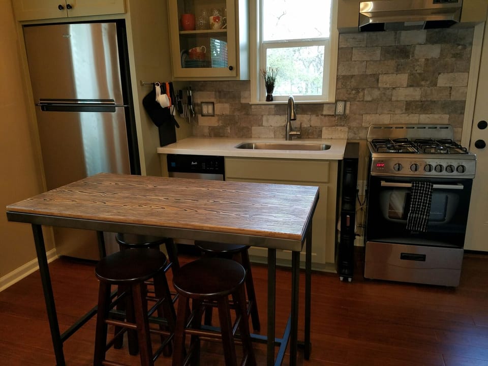 kitchen counter table & 4 bar stools
business friendly work surface