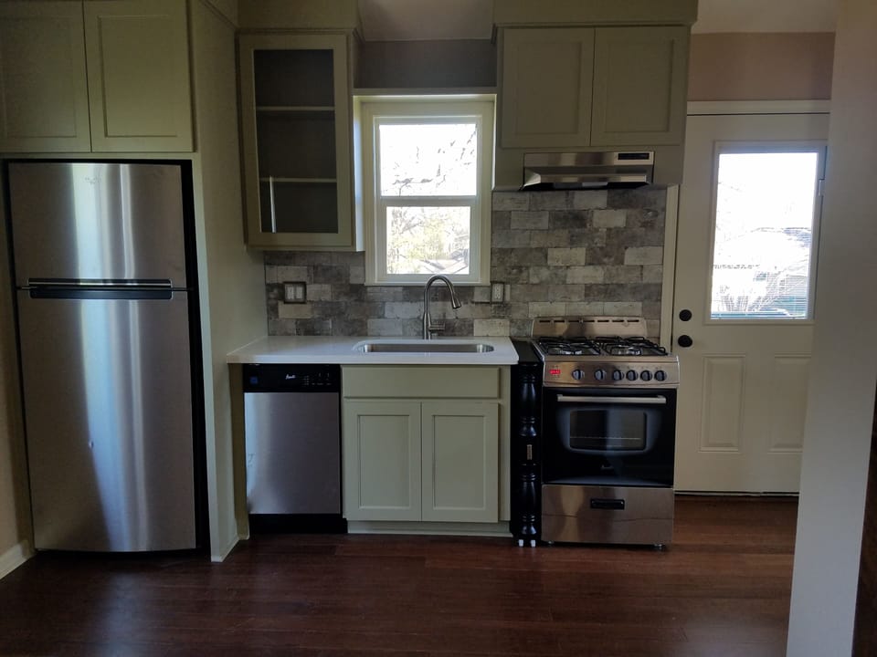 Fully equipped kitchen.