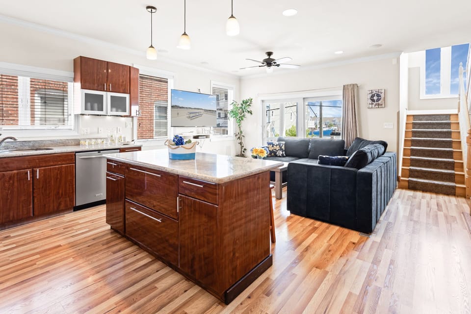 ❤️ Kitchen and Living Room is Just Incredible! 65" 4k TV with Free HD HBO! 