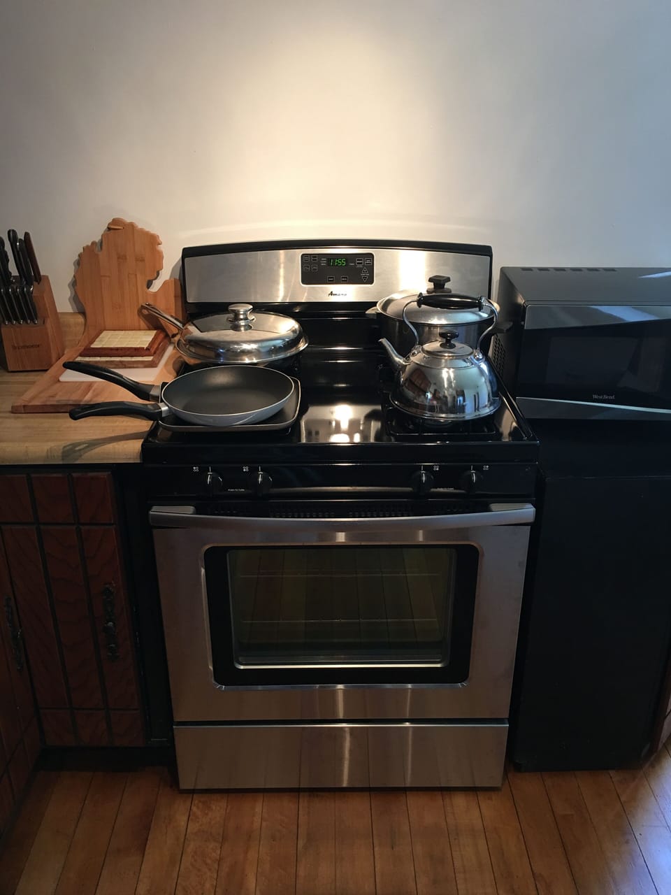 Practical & quality pots & pans provided to compliment your cooking experience.