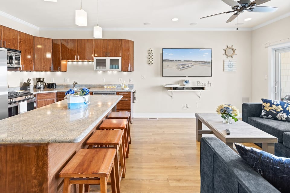 ❤️ Kitchen and Living Room is Just Incredible! 65" 4k TV with Free HD HBO! 