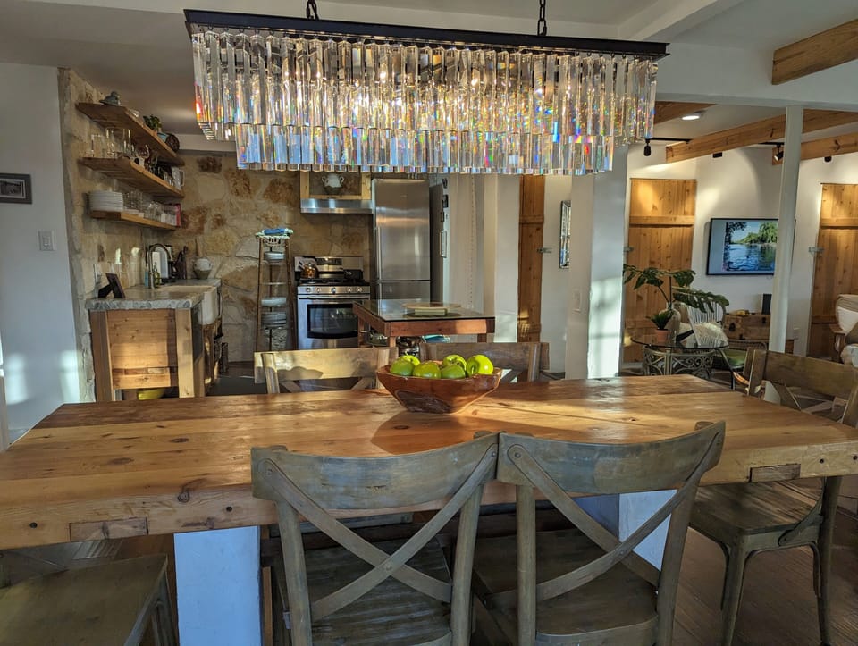 Lovely calm and luxurious lighting.