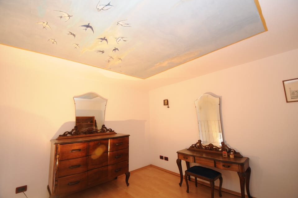 The bedroom seen from the upper level