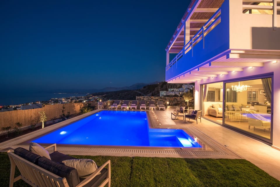 Villa Seaview by night with private pool and sunterace with overwhelming view