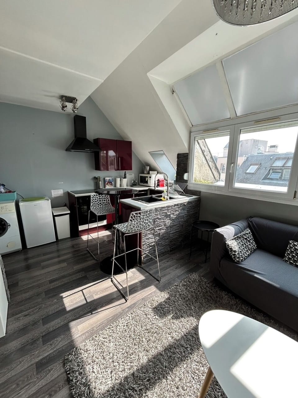 From TV console to look o er the kitchen and the living room