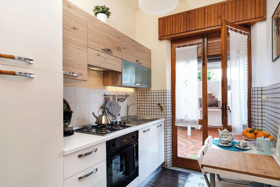 Well equipped kitchen with easy access to the garden