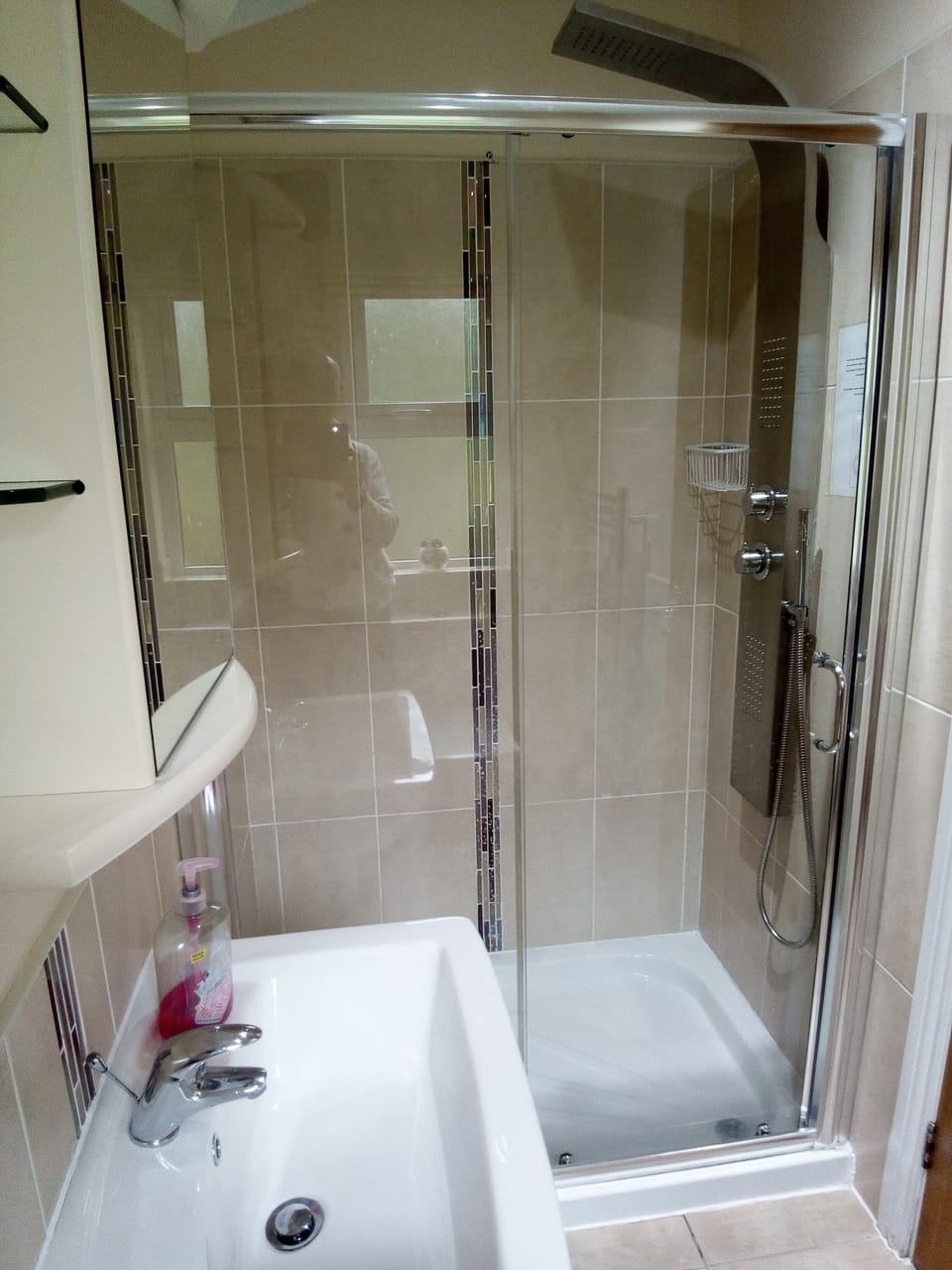 Bedroom en-suite bathroom