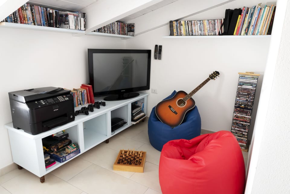 Mezzanine entertainment area (includes a telescope for star gazing)