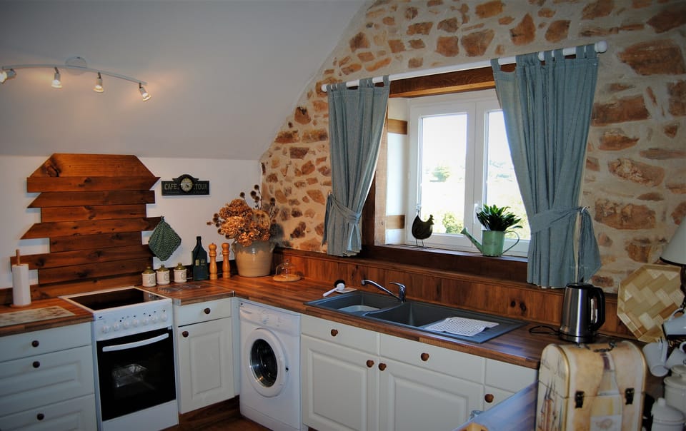 Cooker, ceramic hob, washer, fridge, and all you need for your home from home