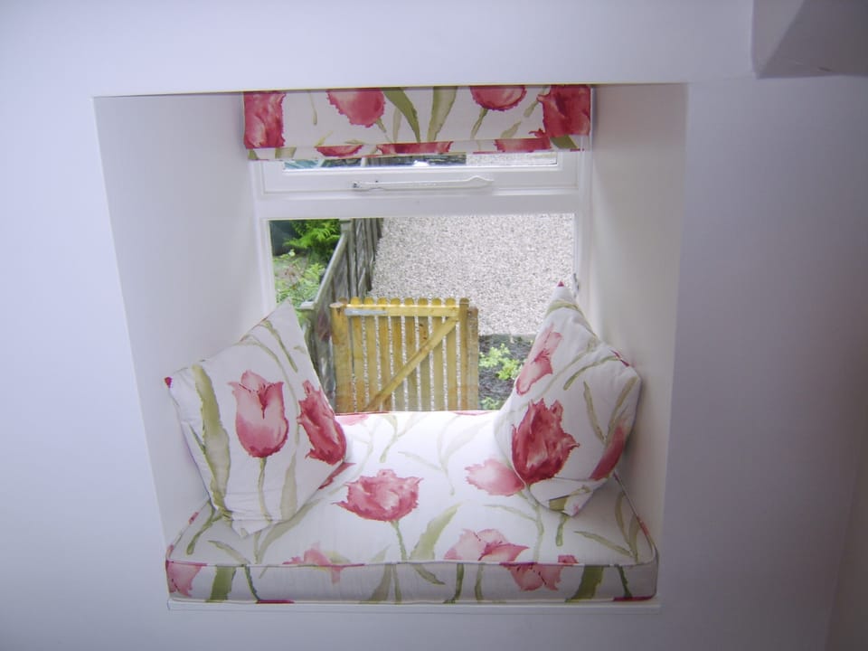 Landing window seat