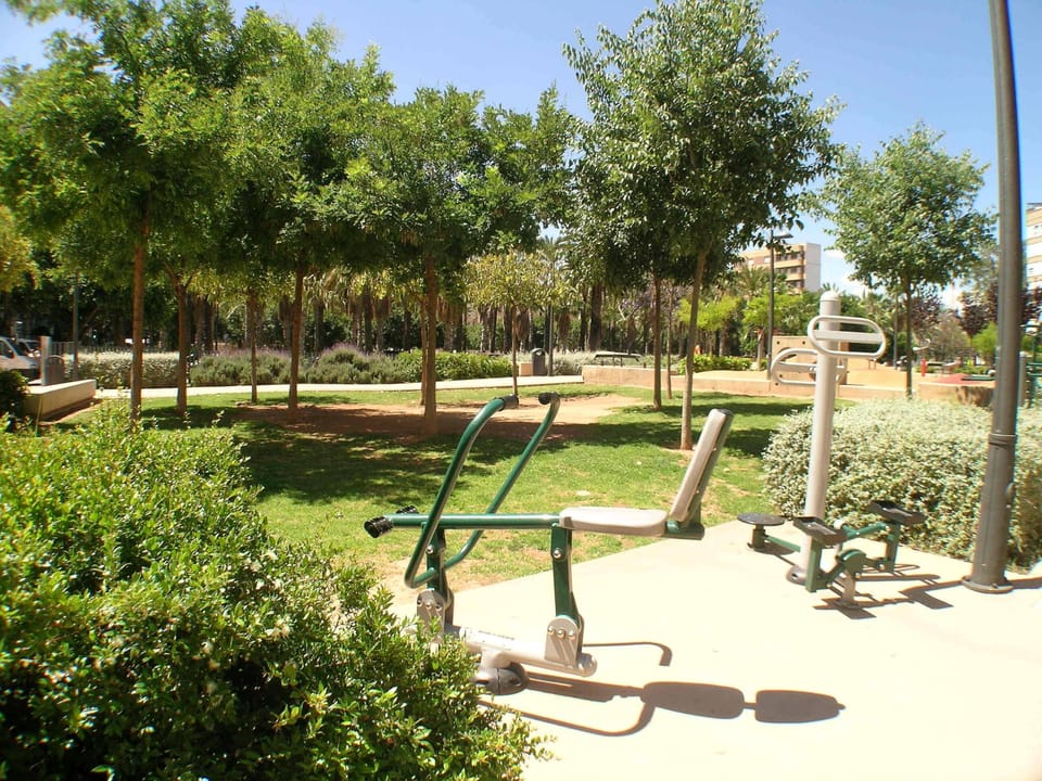 Need some exercise? Machines in nearby Morvedra park - 2 min walk