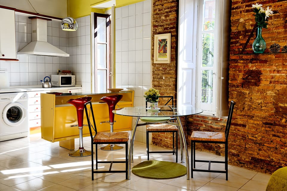 Dining area bathed in morning sunshine with charming outlooks.