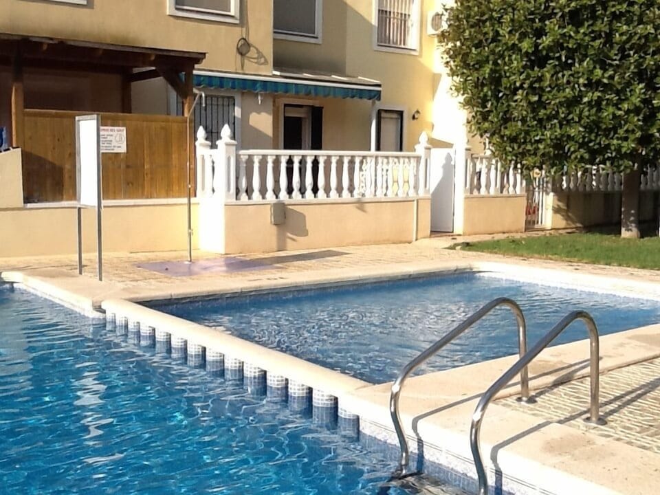 POOL AREA SHOWING THE CHILDRENS POOL