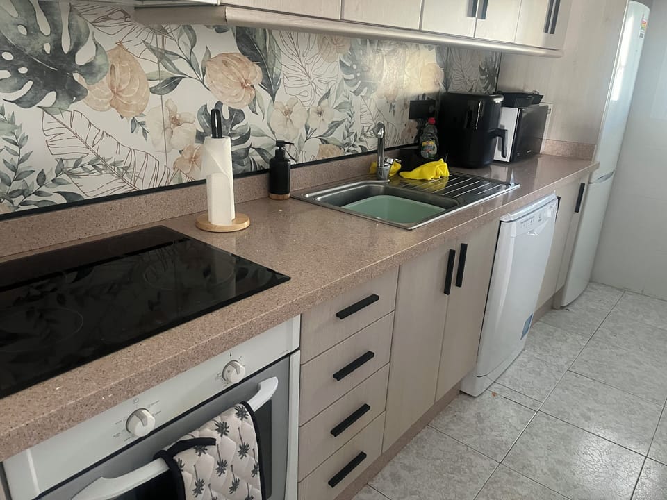 Fully equipped kitchen 
Dishwasher , washer , oven ,hob ,large fridge freezer