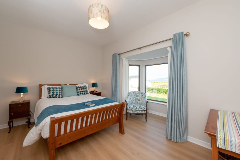 Bedroom Two: Bright large bedroom with King (Queen- US) bed and sea (WAW) views.