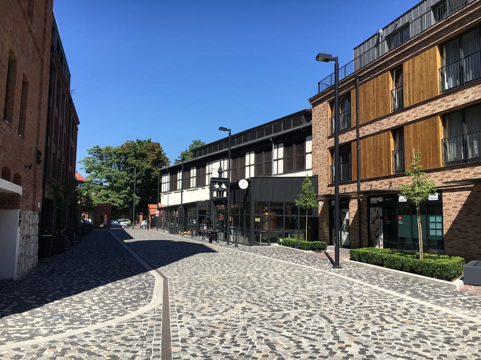 Popular craft brewery, pub and restaurant on-site.
