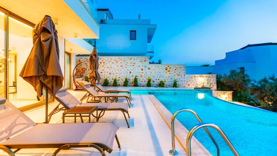 Large, heated, saltwater infinity pool.