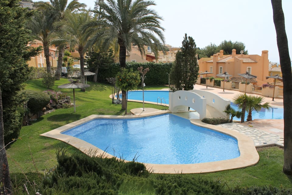 Shared swimming pool