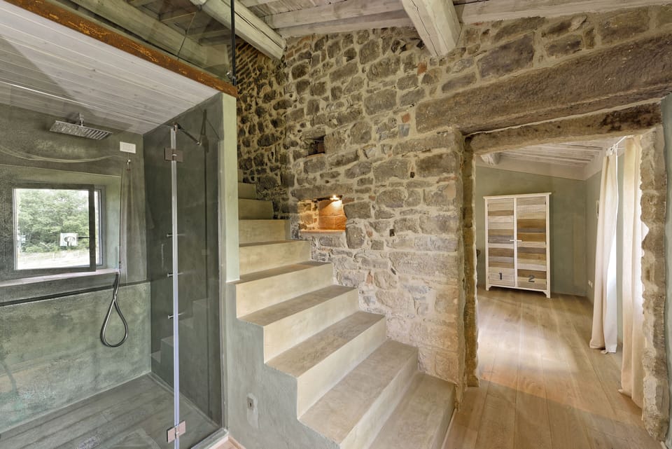 Romantic room : Stairs to the loft 
