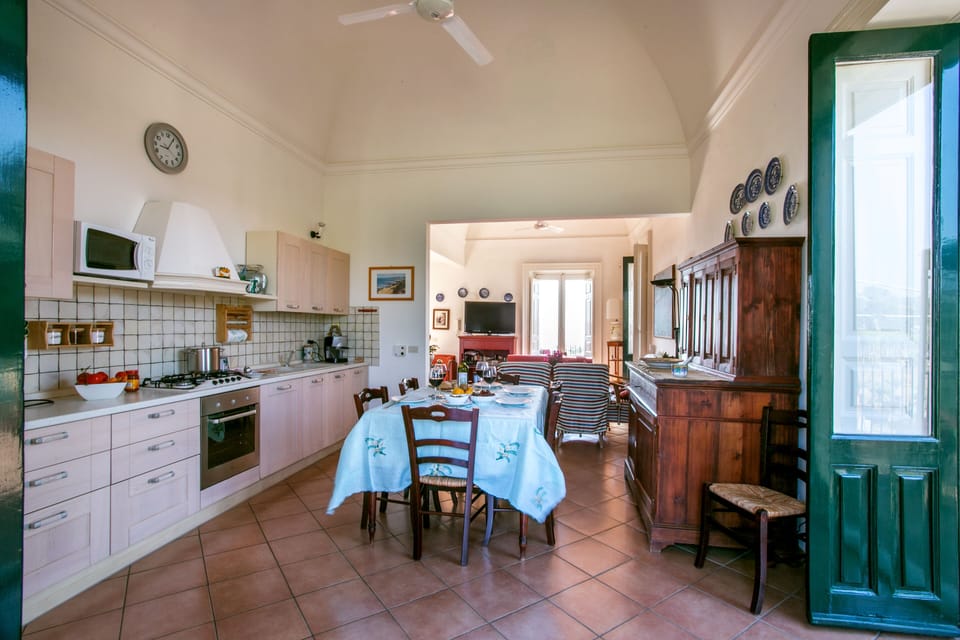 A fully equipped bright and spacious kitchen area