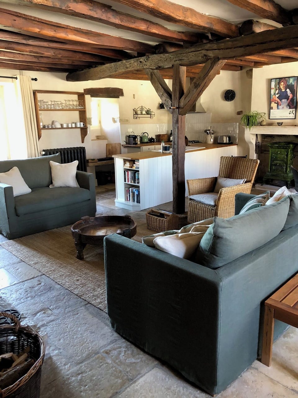 Living area/kitchen