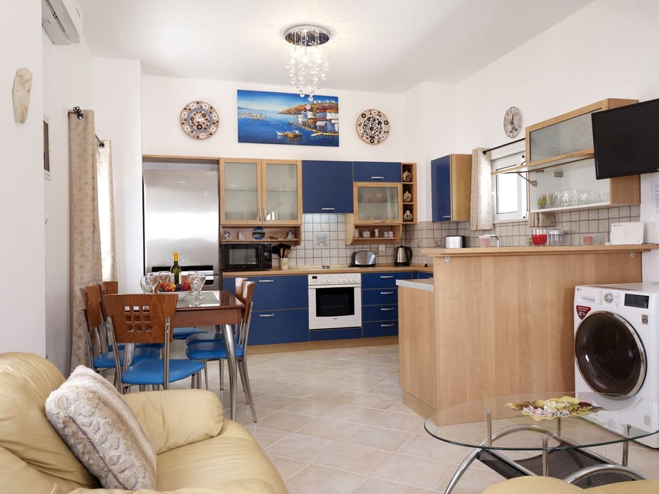 Open floor plan, spacious & comfortable! 