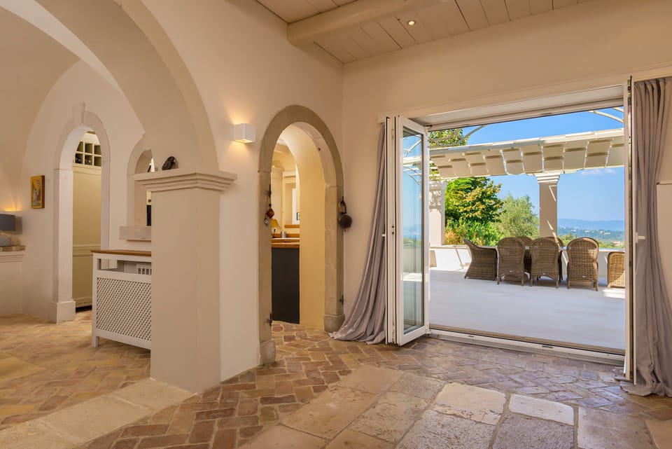 Paleopetres - La Chataîgne - interiors and West verandah