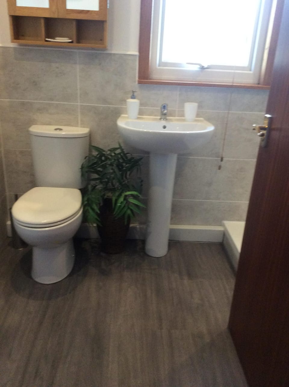 Modern Bathroom with walkin large shower