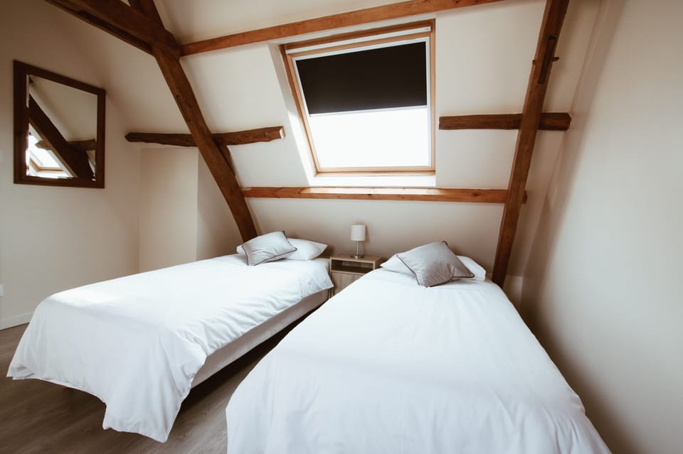 Bedroom 1 with en suite shower & toilet.
Twin configuration.