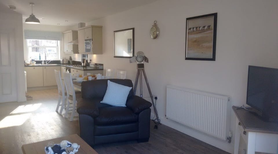 Lounge, dining and kitchen