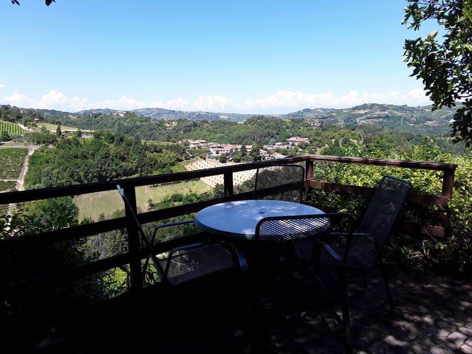 Guest deck  for relaxed outdoor meals with spectacular sunsets .