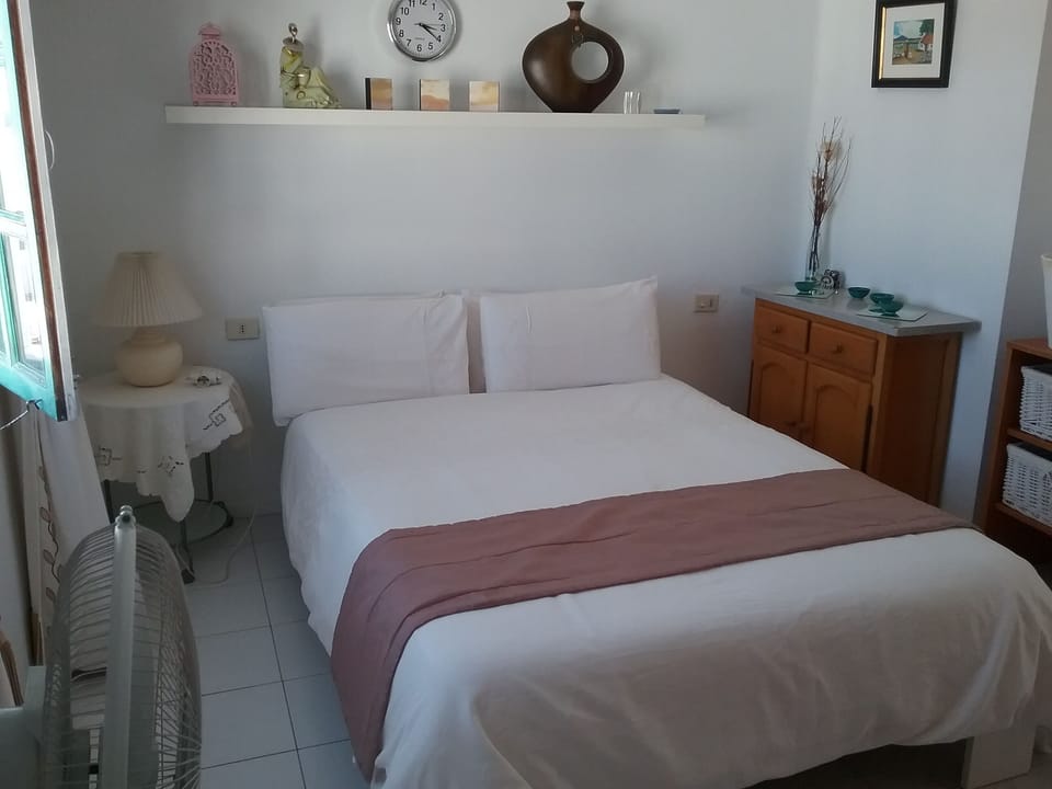 bedroom with quality pillows