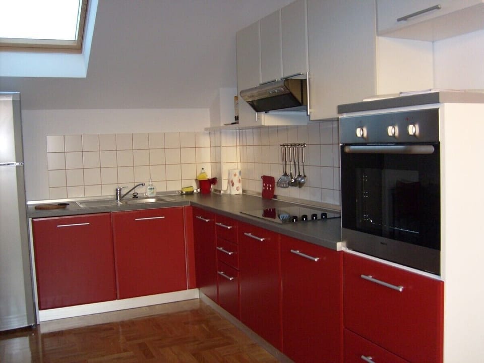 Well equipped kitchen with dishwasher