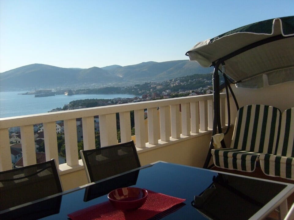 Main balcony with 3 seater swing and sun lounger