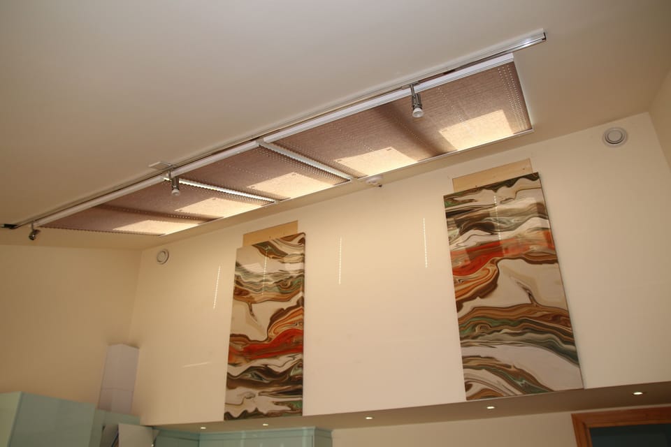 Roof windows with automatic operated blinds

