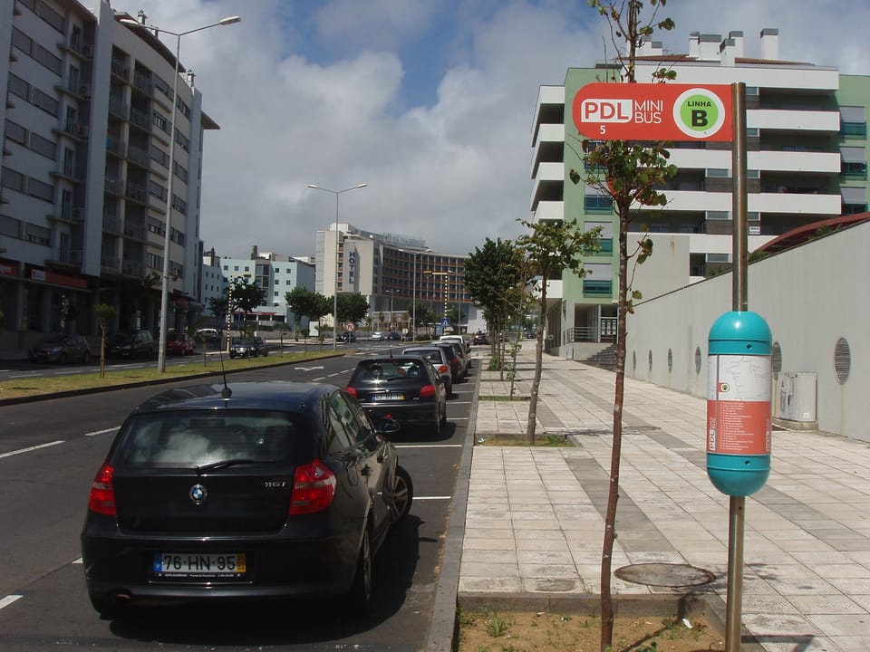 Bus stop at 100 meters: PDL MiniBus
Paragem de autocarro a 100m.