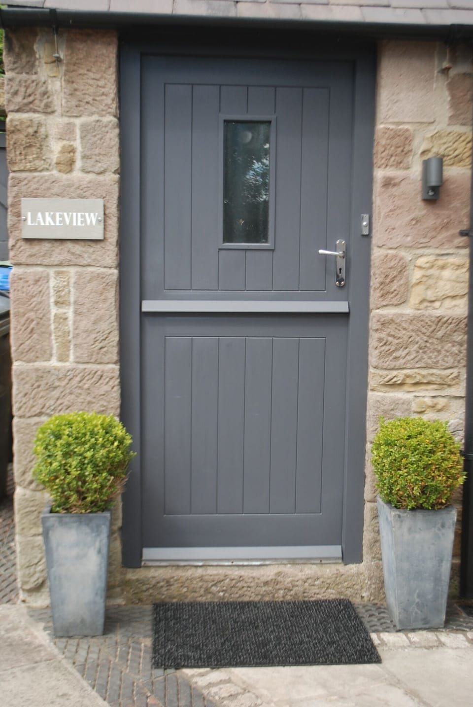Stable door entrance, great for hot evenings.