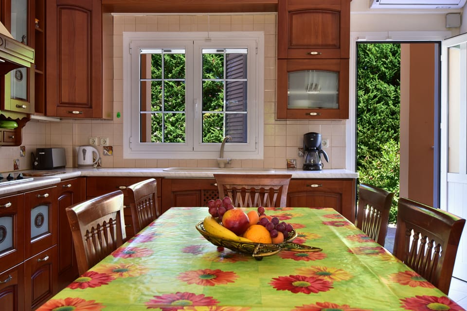 kitchen - fully equipped with dishwasher