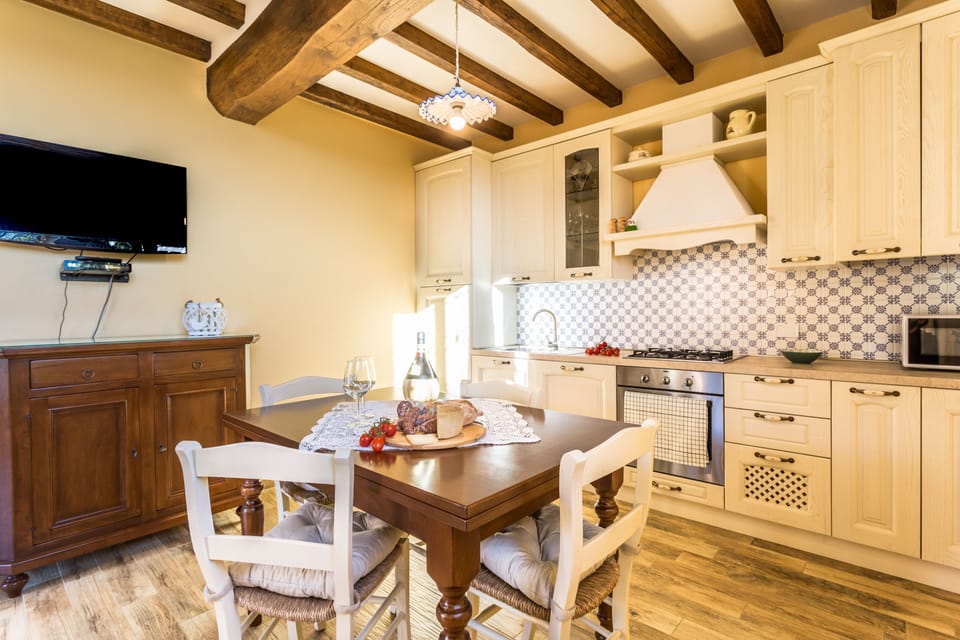 kitchen in Tuscan style Noce Cottage
Monti 1824 
www.monti1824.com