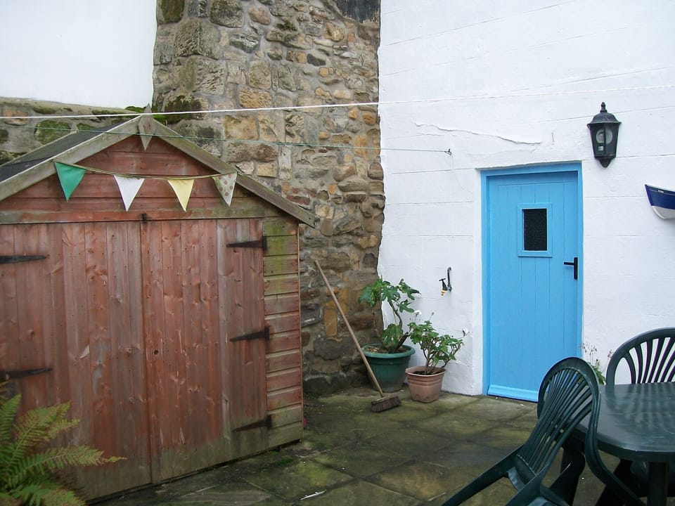 Fully enclosed dog friendly rear patio & BBQ area. A rarity in Staithes!