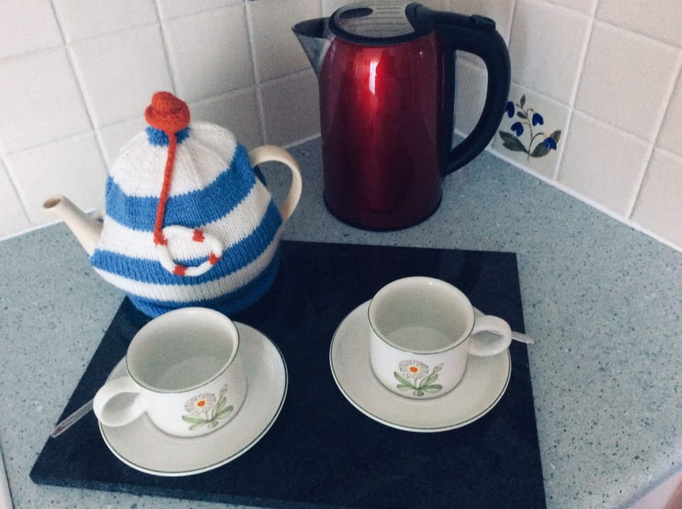 Tea Please, Louise!