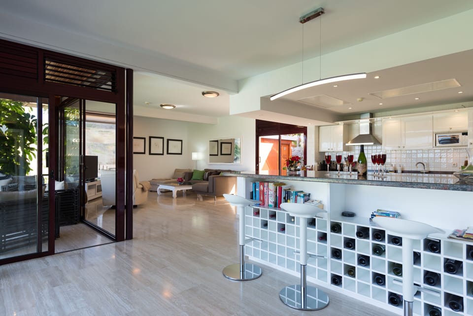 Breakfast bar - for quick bite before a dip in the pool.