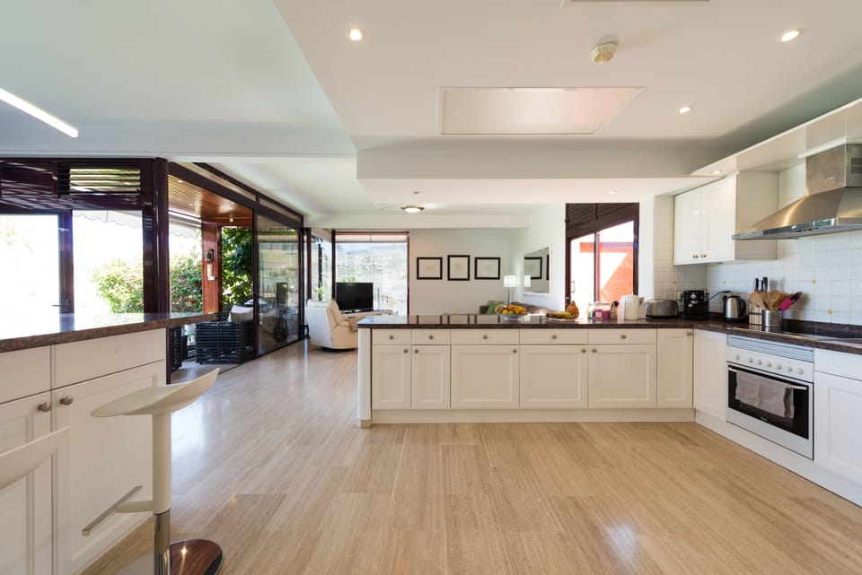 Amazing open plan kitchen that has everything you need.  
