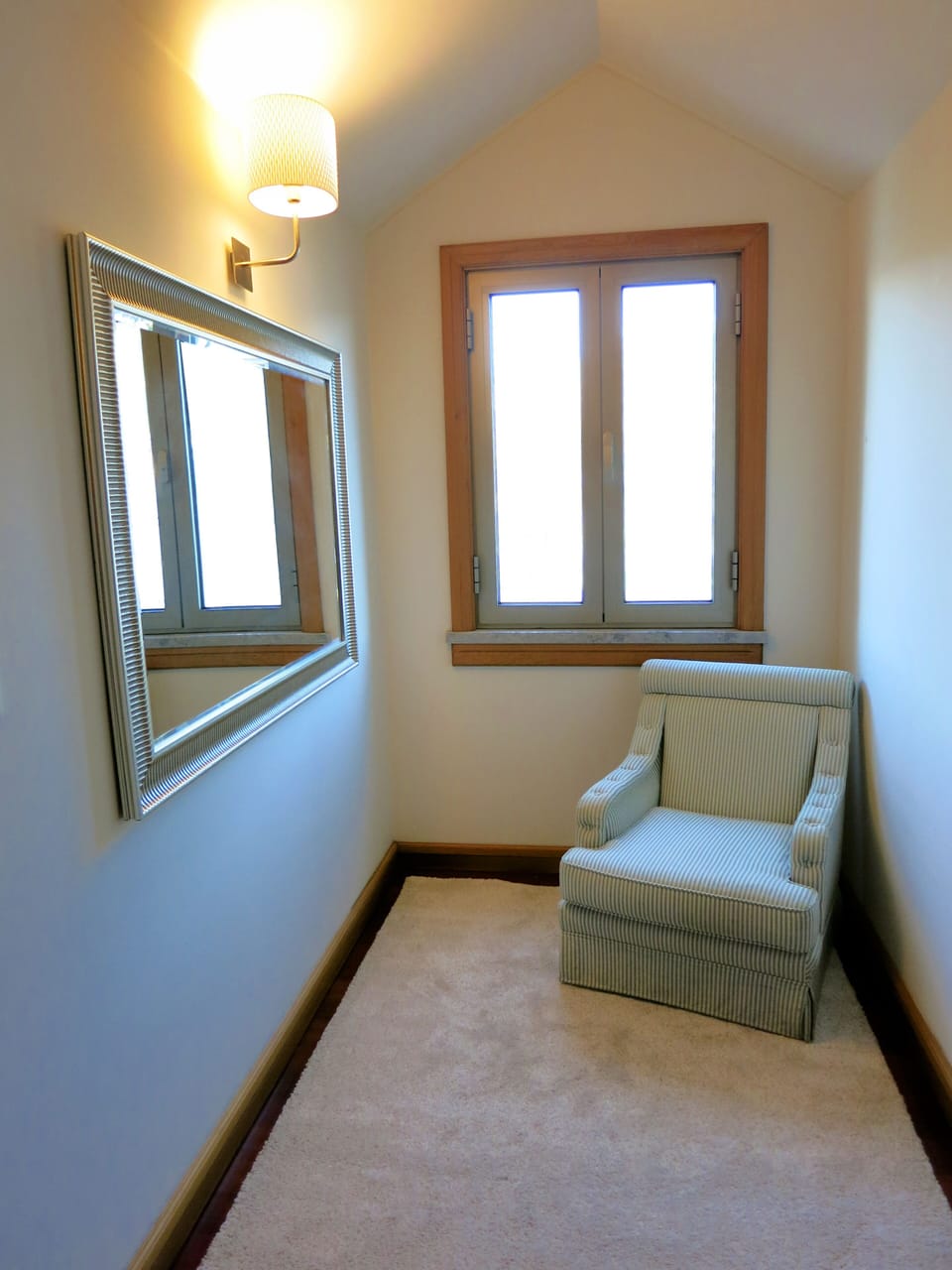 Second bedroom with a nice and comfortable king sized bed.
