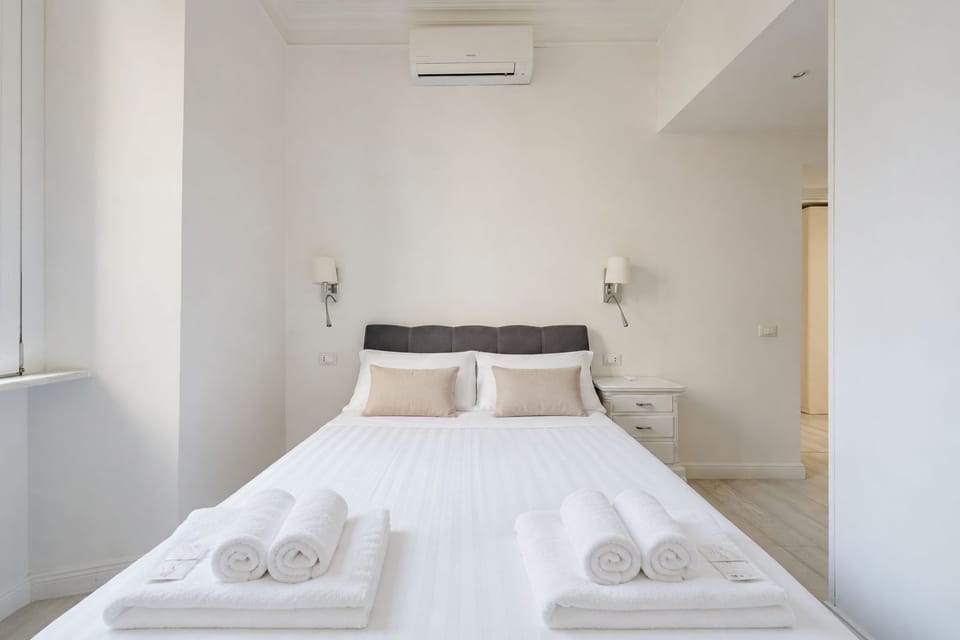 Luxury 3 bedroom apartment 4 bathrooms living room and kitchen. Apartment in Rome