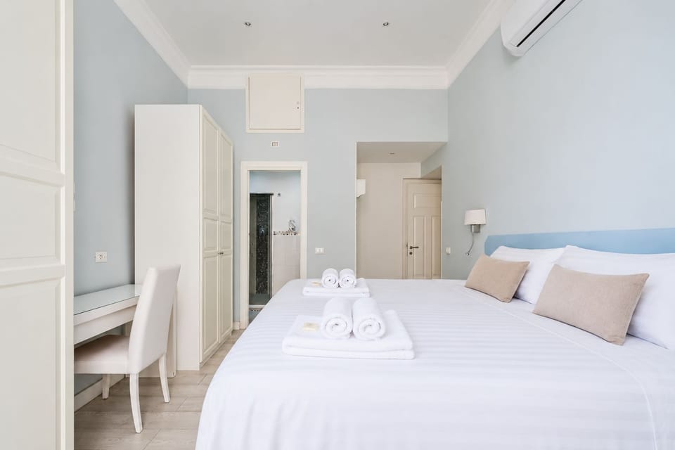 Luxury 3 bedroom apartment 4 bathrooms living room and kitchen. Apartment in Rome