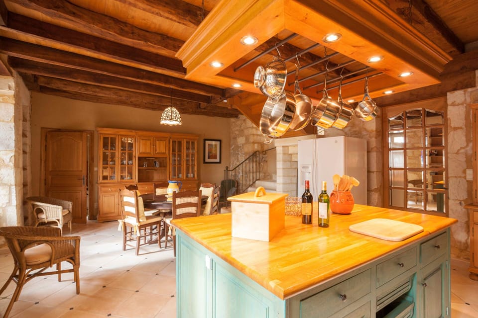 The kitchen and breakfast area